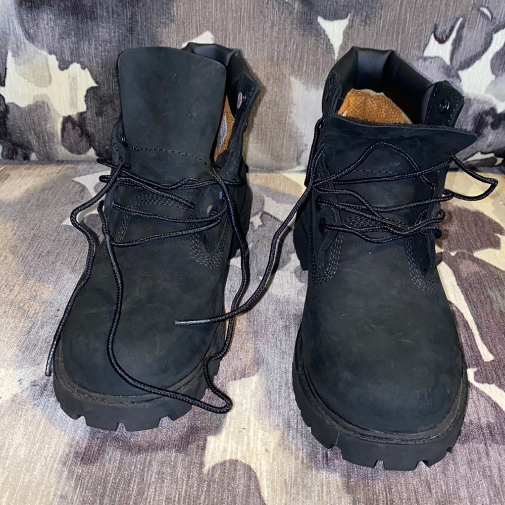 NWOT boys blck Timberland 2.5